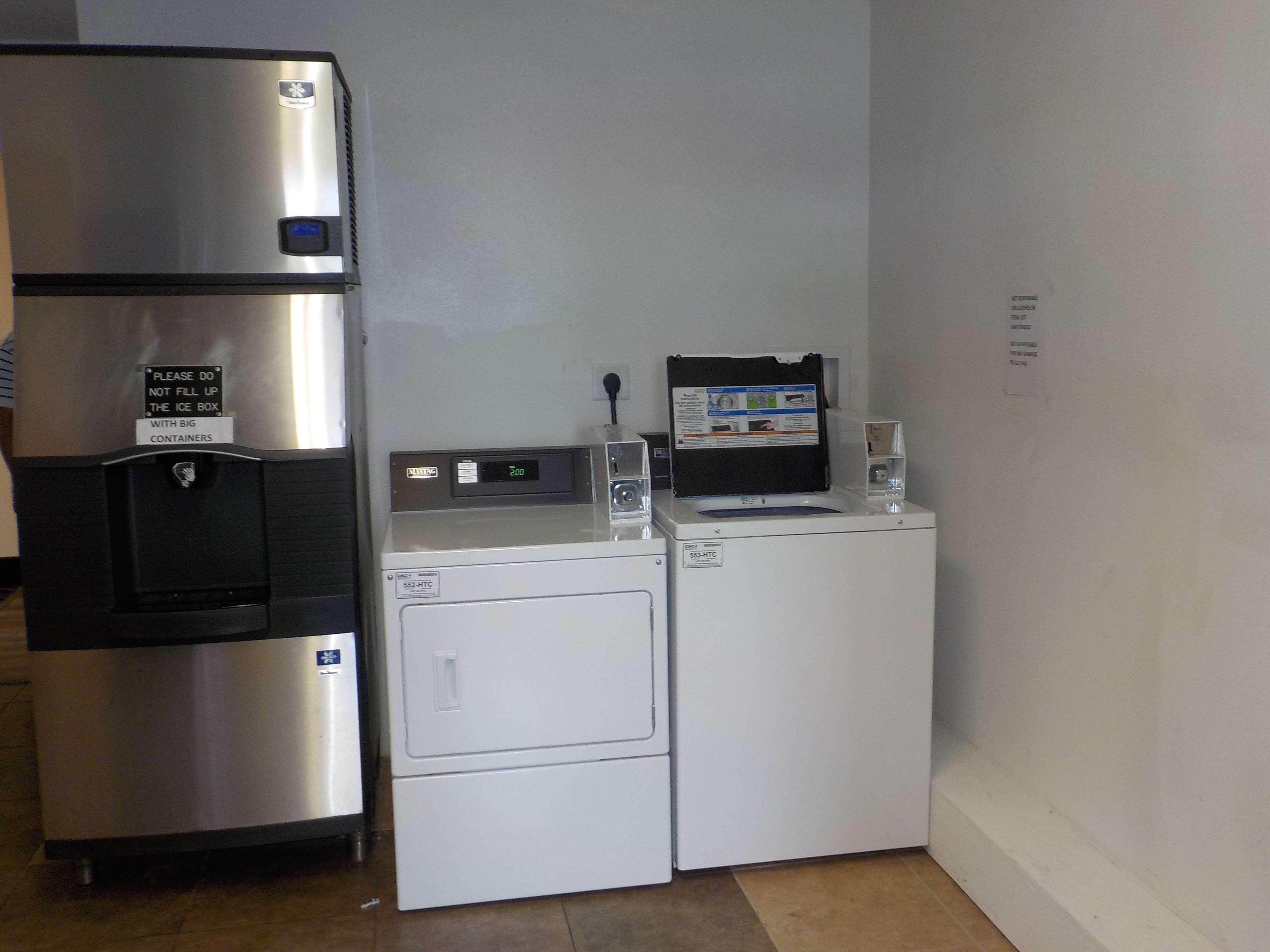 Hugoton Best Western Plus Stevens County Inn מראה חיצוני תמונה
